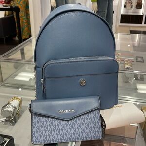 MICHAEL KORS 
Maisie Medium Pebbled Leather 2-in-1 Backpack
Denim 
NWT